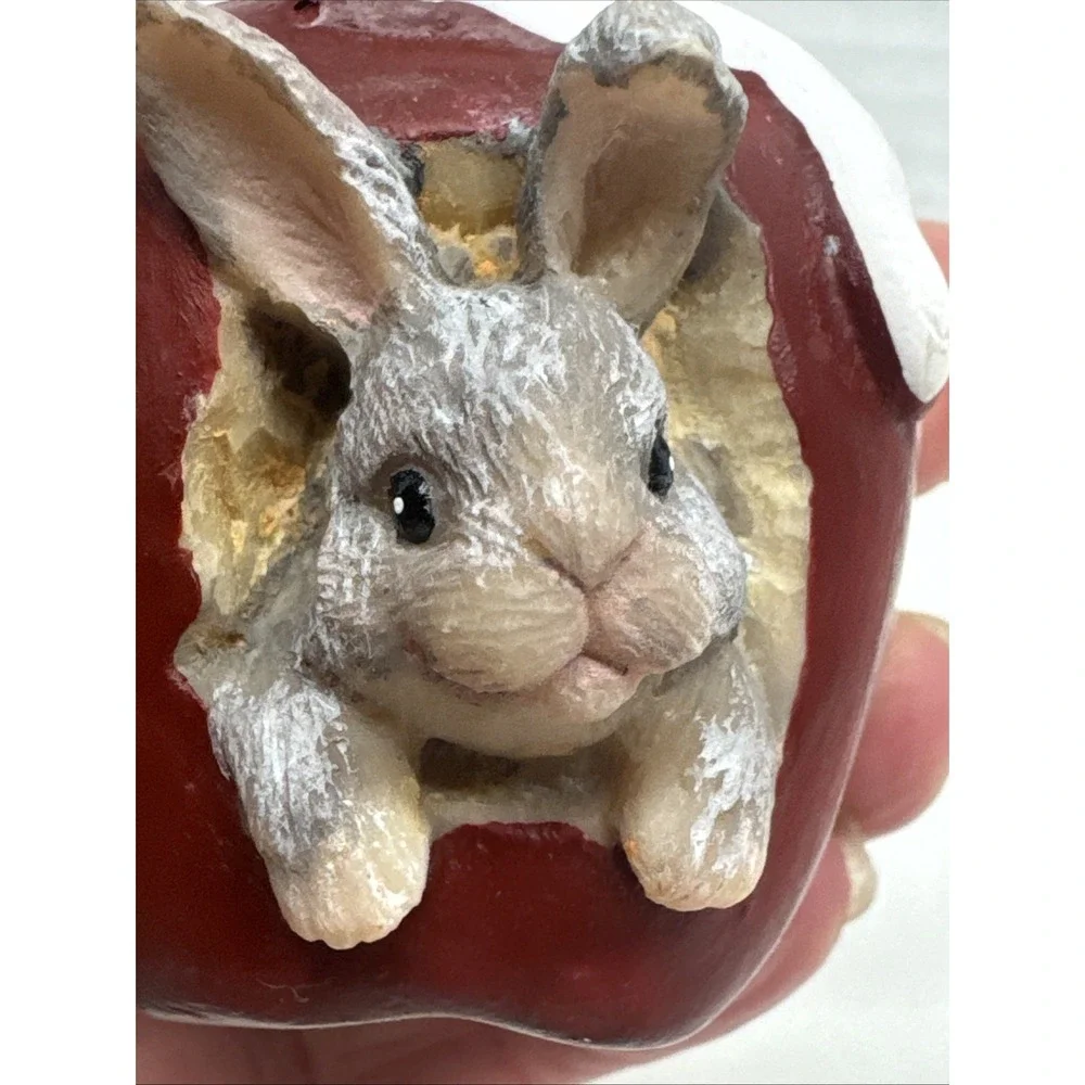 Vintage Charming Tails Bunny in Apple Christmas Ornament Figurine Silvestri 2.5